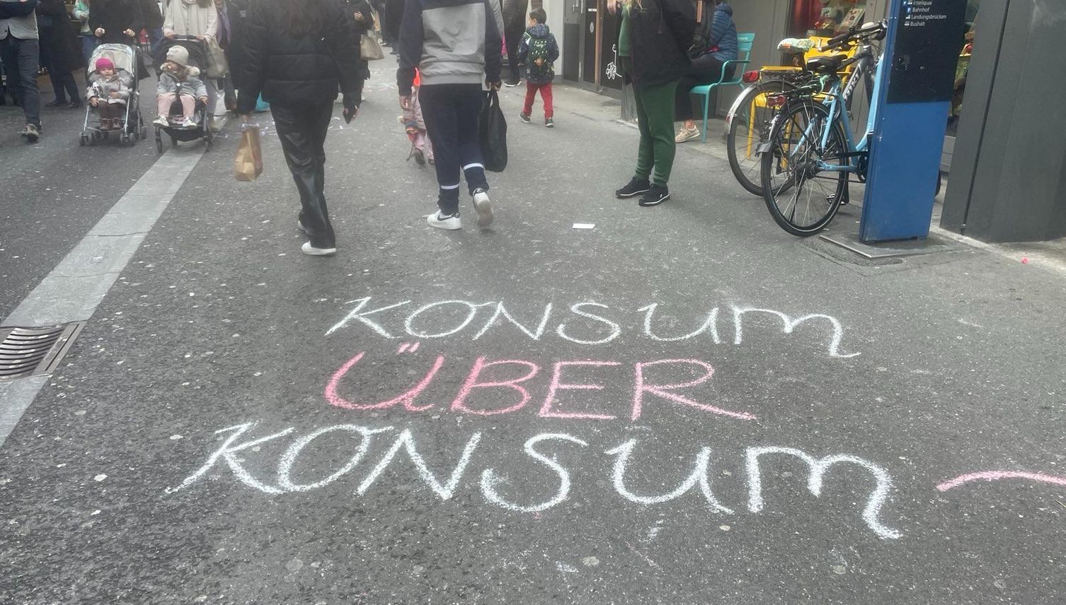 Stiller Protest gegen den «Black Friday» in Luzern