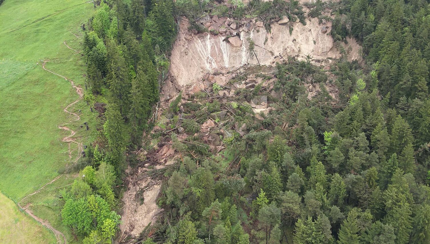 Vitznau: Erneuter Murgang beschädigt Sägerei