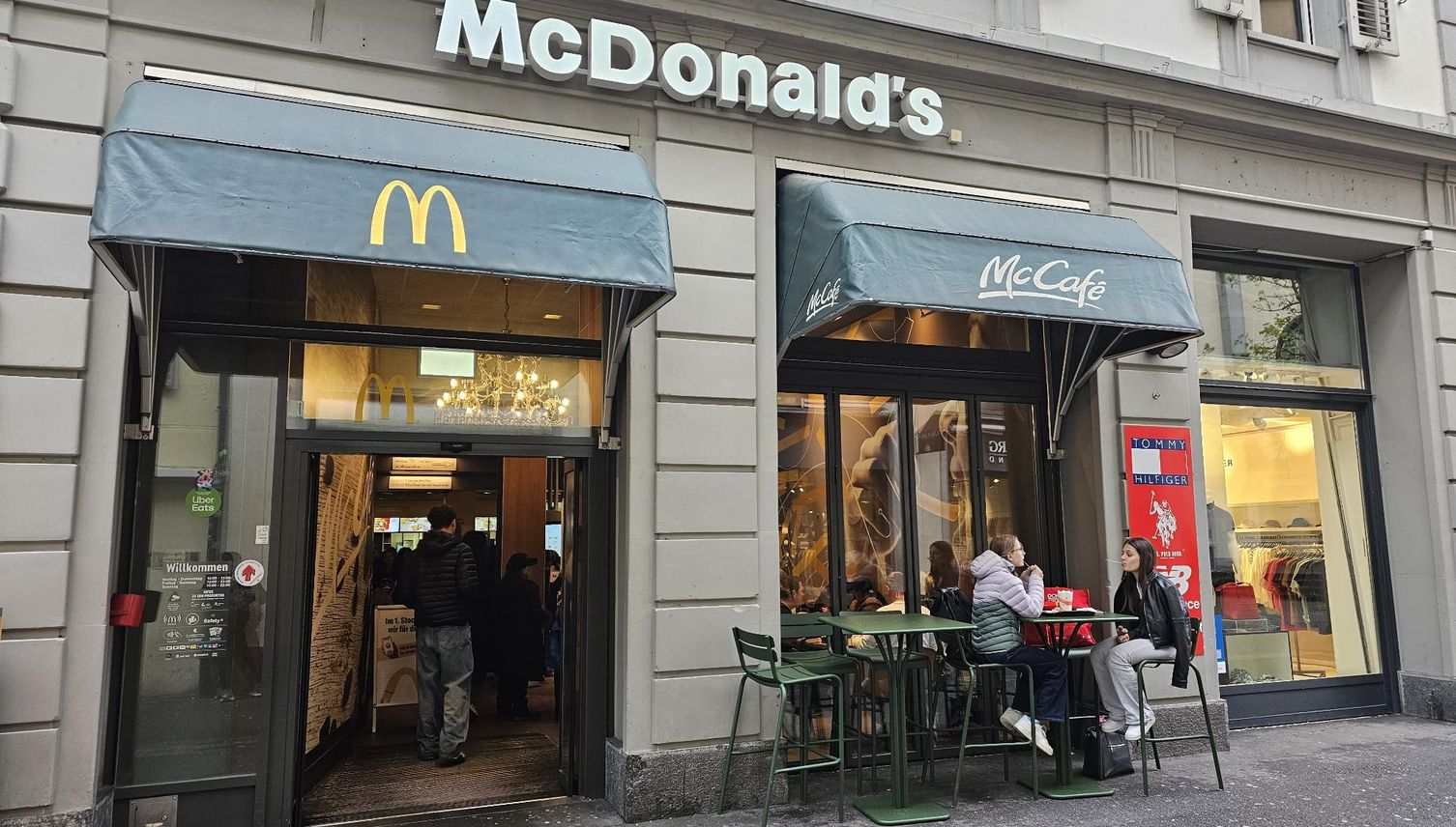 Dieser McDonald’s mitten in der Stadt Luzern ist zu