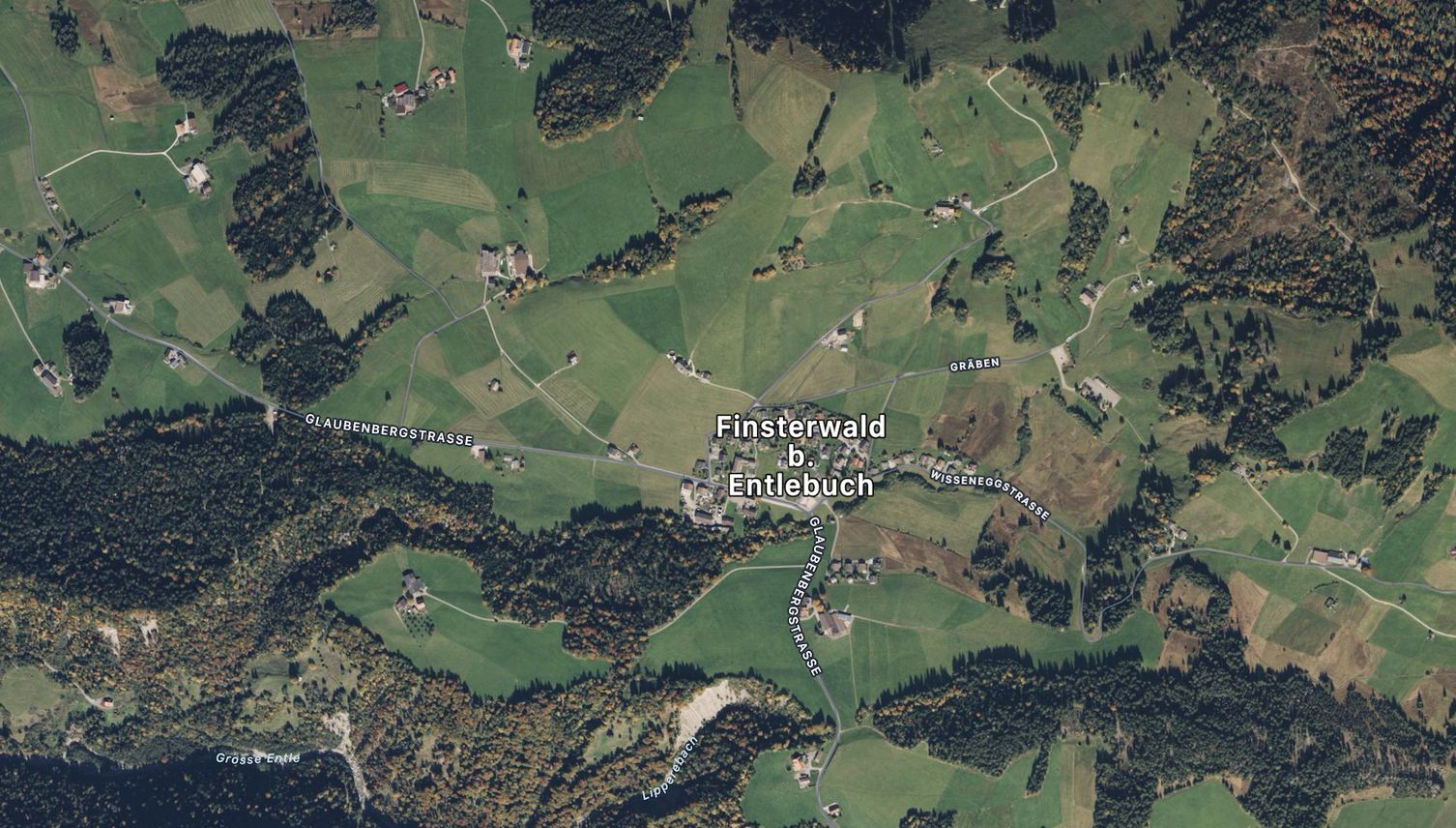 Finsterwald: Töfffahrerin bremst ab und stürzt