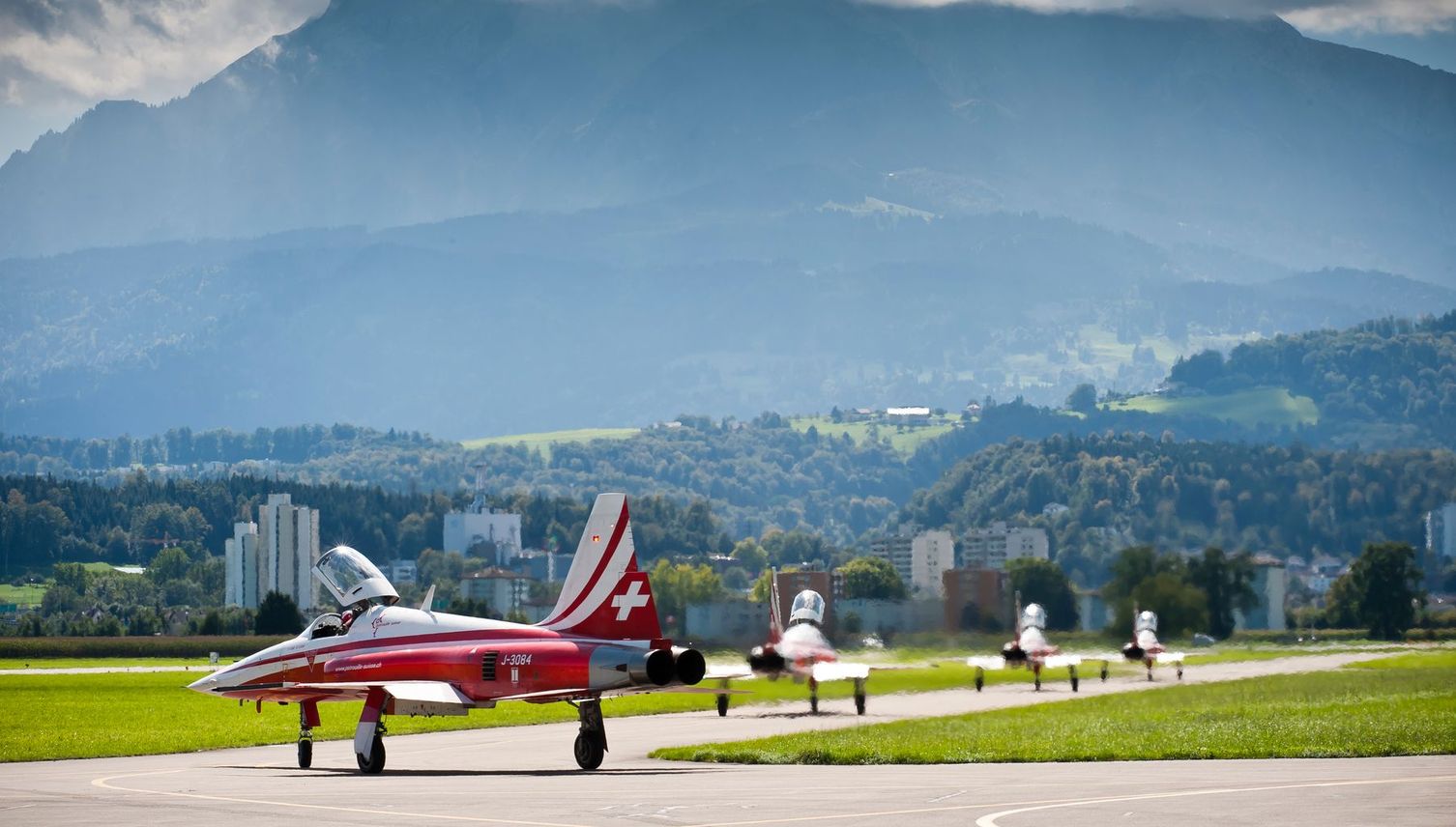 Oberstleutnant poltert gegen Patrouille Suisse in Emmen