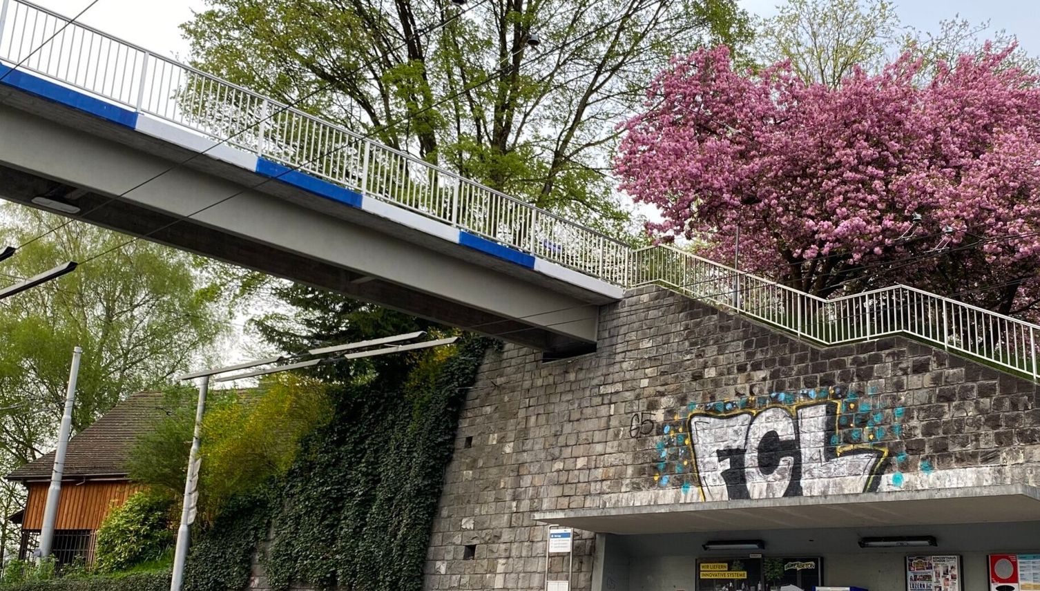 Luzerner Brücke neu gestrichen – Stadt sucht Vandalen
