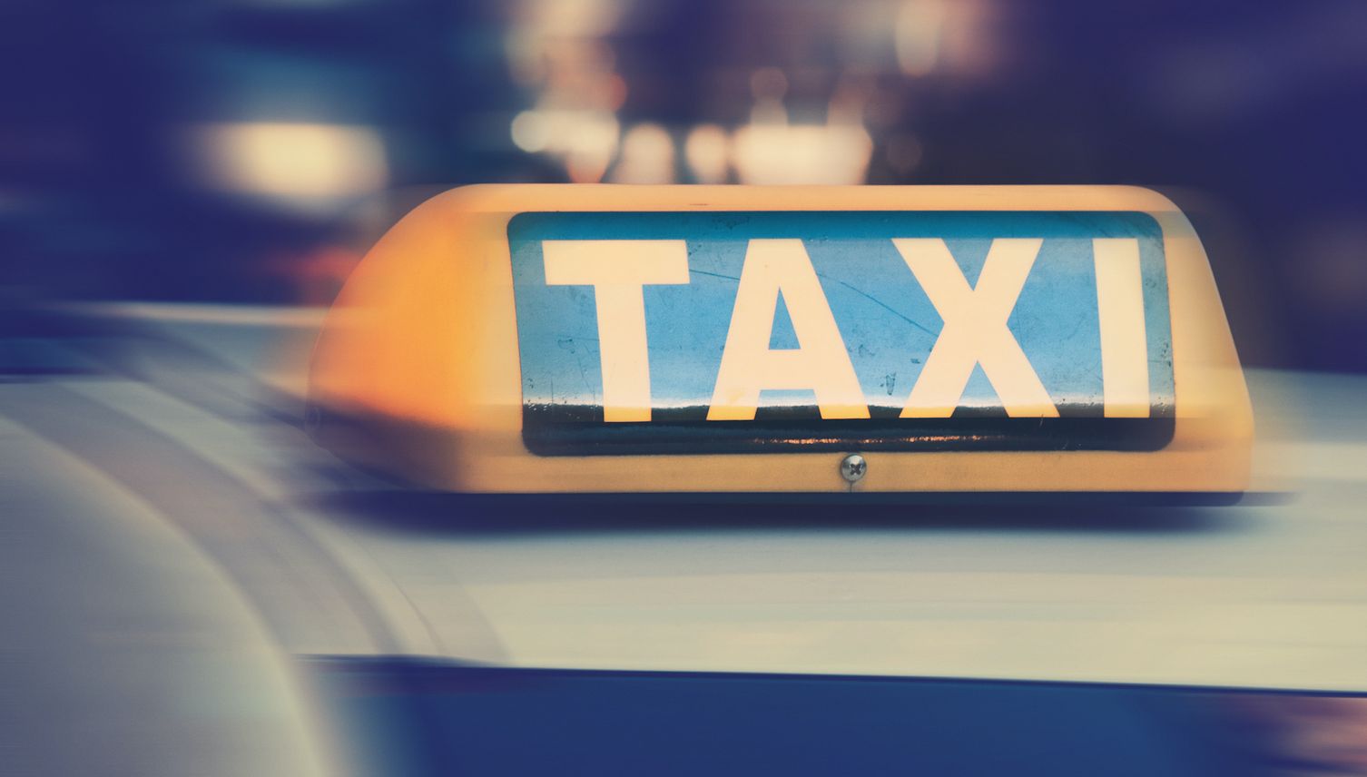 Zuger Taxifahrer gewürgt: Täter zu Geldstrafe verurteilt
