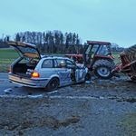 Schwerer Unfall zwischen Traktor und Auto