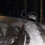 Oberägeri: Baum stoppt Auto vor dem Abgrund