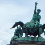 Zwei Monumente erzählen Luzerner Bahngeschichten