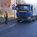 Pannen-LKW blockiert den Morgen-Verkehr