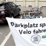 Junge Grüne besetzen Luzerner Parkplatz mit Velos