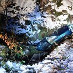 Auto bei Schüpfheim ins Bachbett geschlittert