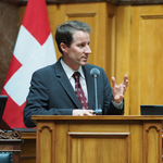Thomas Aeschi fordert Personal-Obergrenze