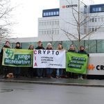 Junge Alternative Zug protestieren vor Crypto-Gebäude