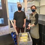 Wie 20 Tonnen Dokumente in die Bibliothek Zug gehievt werden