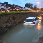 Betrunkener Opel-Fahrer (42) versenkt sein Auto in Wassergraben in Buchrain