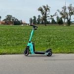 Die Stadt Zug mag die E-Scooter, Baar hat die Nase voll