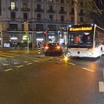 Unfall zwischen Gelenkbus und Auto in der Stadt Luzern