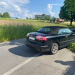 Hünenberg: Fahrerin verliert Kontrolle und knallt in Baum