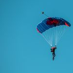 Heftiger Aufprall: Fallschirmspringer verletzt sich schwer