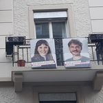 Wahlplakat auf Balkon: Verwaltung droht mit Kündigung