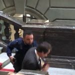 Aeschi kämpft mit Polizisten im Bundeshaus