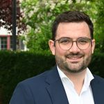 Grüne greifen leeren Mitte-Sitz in Baar an