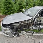 Auto gerät auf Gegenfahrbahn – zwei Kinder verletzt