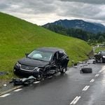 Drei Autos prallen ineinander – sechs Verletzte
