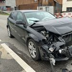 Zwei Autos krachen ineinander – Frau muss ins Spital