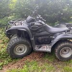 Siebenjährige fährt Quad und wird auf Strasse geschleudert