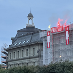 Diese Gruppe bekennt sich zum Anti-Pride-Banner