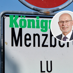 Dieses umgestaltete Ortsschild gibt Rätsel auf