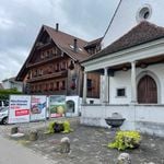 Plakatfront vor Zuger Kapelle sorgt für Missmut