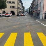 Fussgängerin in Zug von Auto erfasst