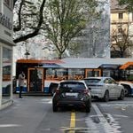 Unfall: Porsche und VBL-Bus knallen zusammen
