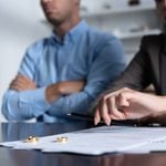 Scheidung nur des Geldes wegen? Ehepaar droht Ausschaffung