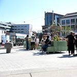 Emmerinnen feiern ihren aufgemöbelten Sonnenplatz