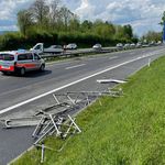 Gerüst fällt wegen Unfall auf die Autobahn