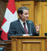 Erweist Thomas Aeschi dem Kanton Zug einen Bärendienst?