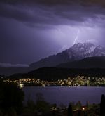 Heftiges Gewitter steuert von Westen auf Luzern zu