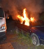 Parkiertes Auto in Gisikon brennt komplett aus