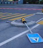 Luzern: Betrunkener Autofahrer nietet Fussgängertafel um