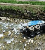 Betonmischer kippt bei Flühli in die Waldemme