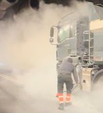 Lastwagen gerät im Lopper in Brand
