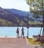Trotz Verbot: Beim Oberägerer Seeplatz wird weitergebadet