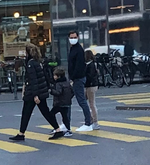 Hier flaniert Roger Federer  durch Luzern