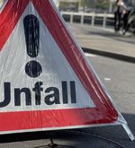 Unfall in Hochdorf: Auto landet auf den Gleisen