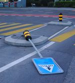Luzern: Betrunkener Autofahrer nietet Fussgängertafel um
