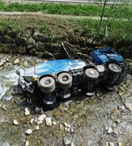 Betonmischer kippt bei Flühli in die Waldemme