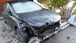 Kuhtränke gerammt – und Auto unter Blache verdeckt