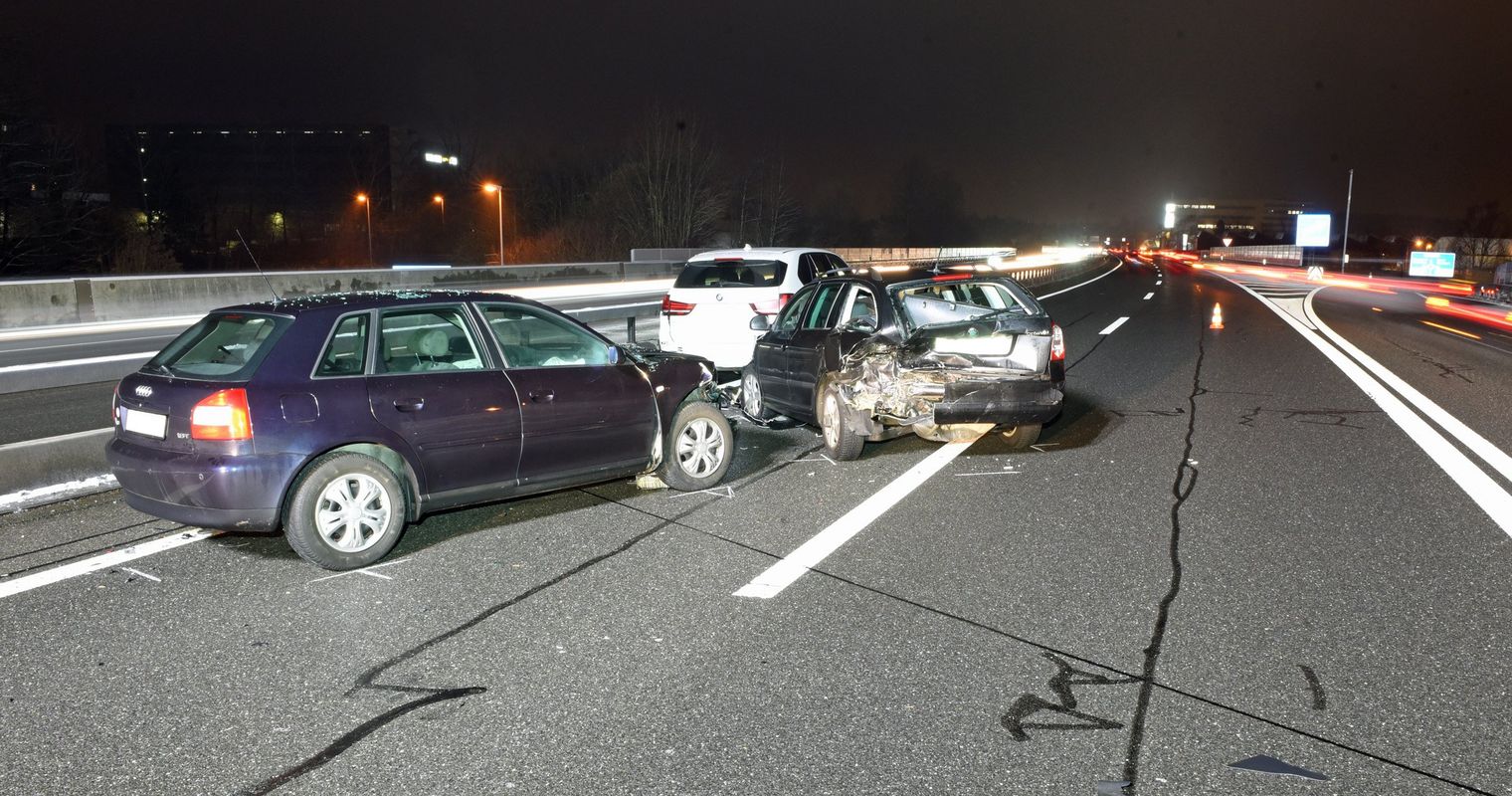Zwei Unfälle innert Sekunden sorgen für Chaos auf der Autobahn