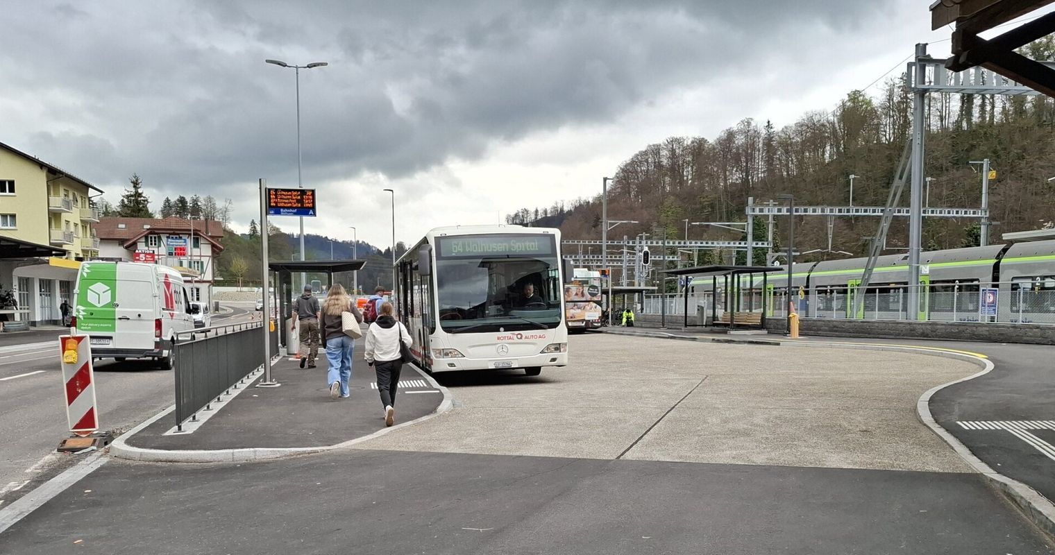 Neuer Bushof am Bahnhof Wolhusen eröffnet